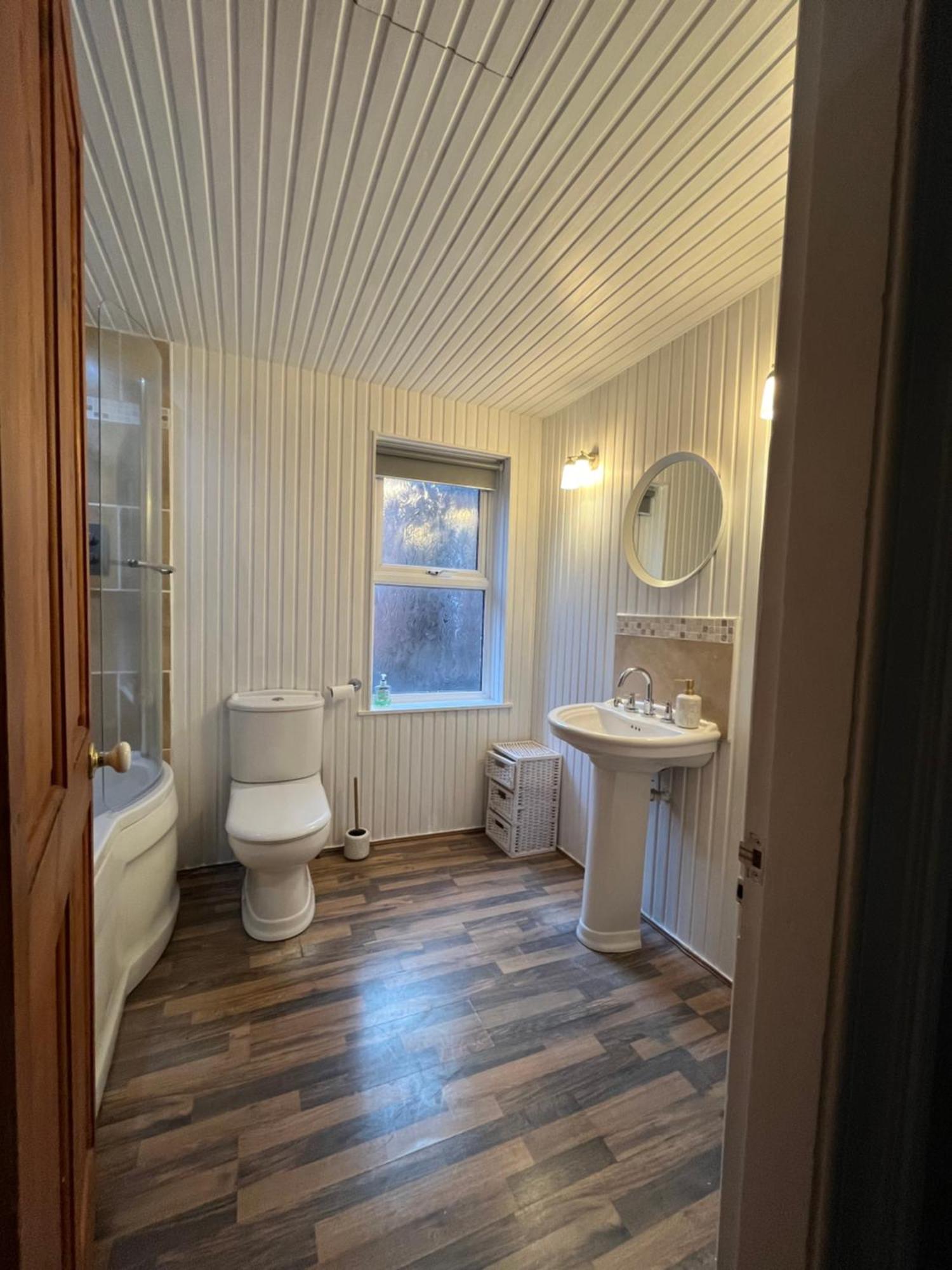 Gr8 Hostel At The Mount Белфаст Екстериор снимка