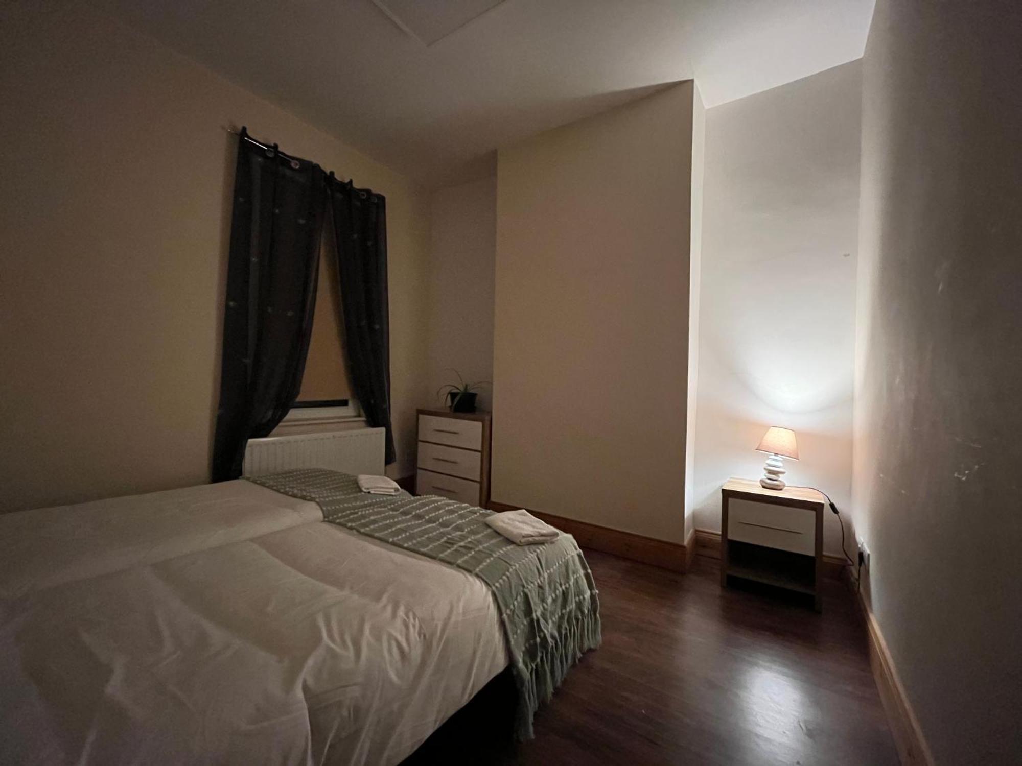 Gr8 Hostel At The Mount Белфаст Екстериор снимка