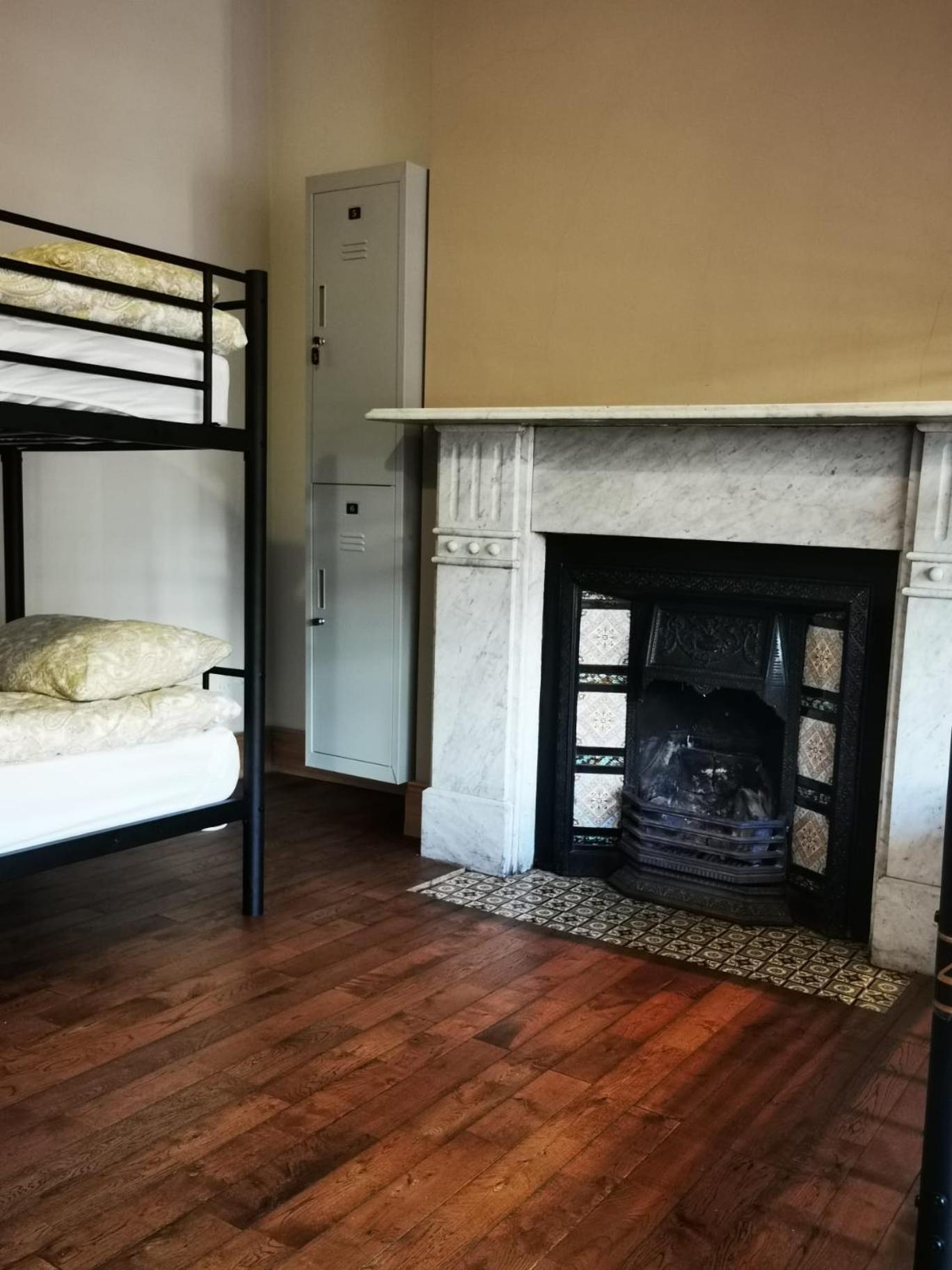 Gr8 Hostel At The Mount Белфаст Екстериор снимка