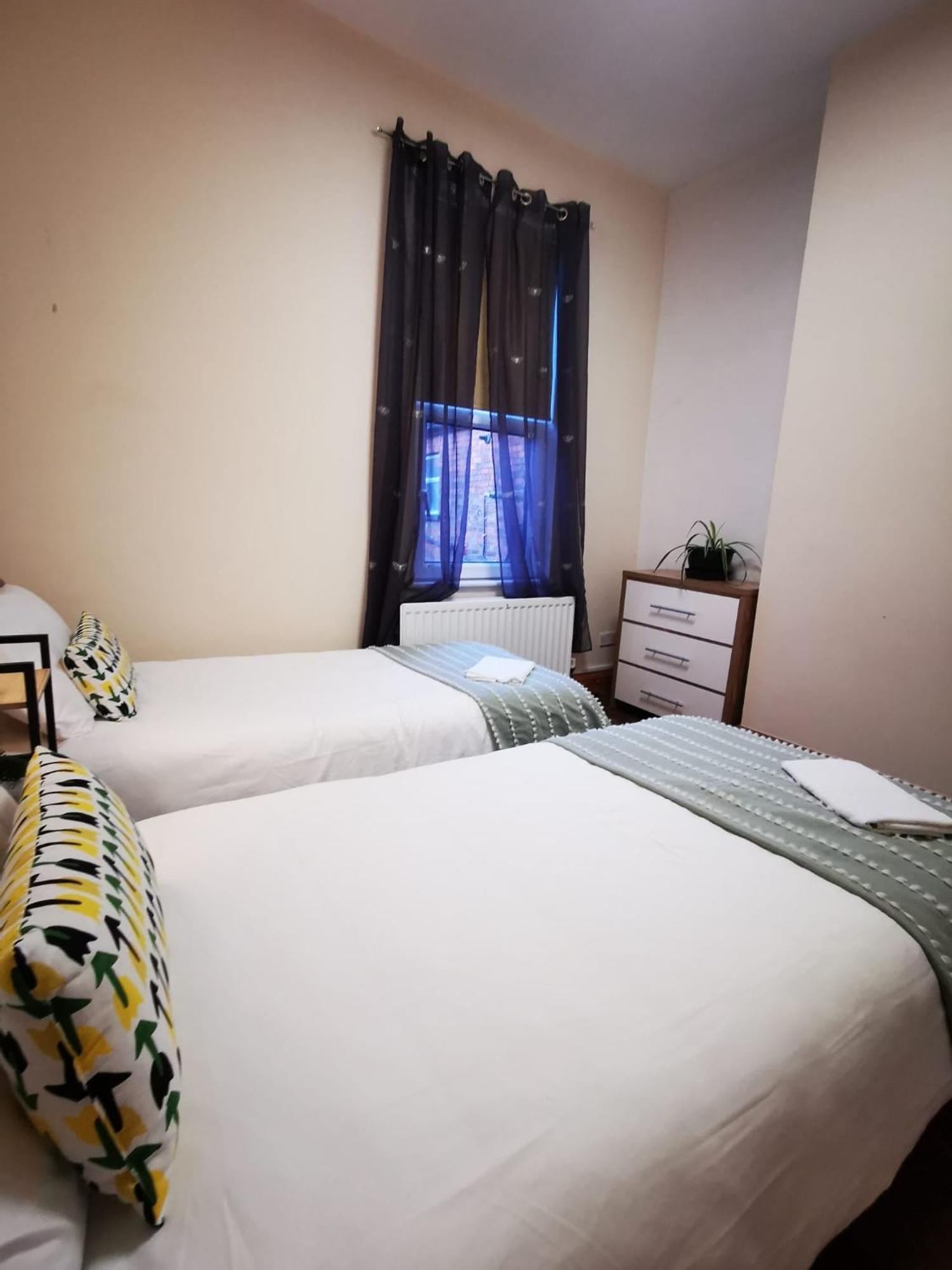 Gr8 Hostel At The Mount Белфаст Екстериор снимка