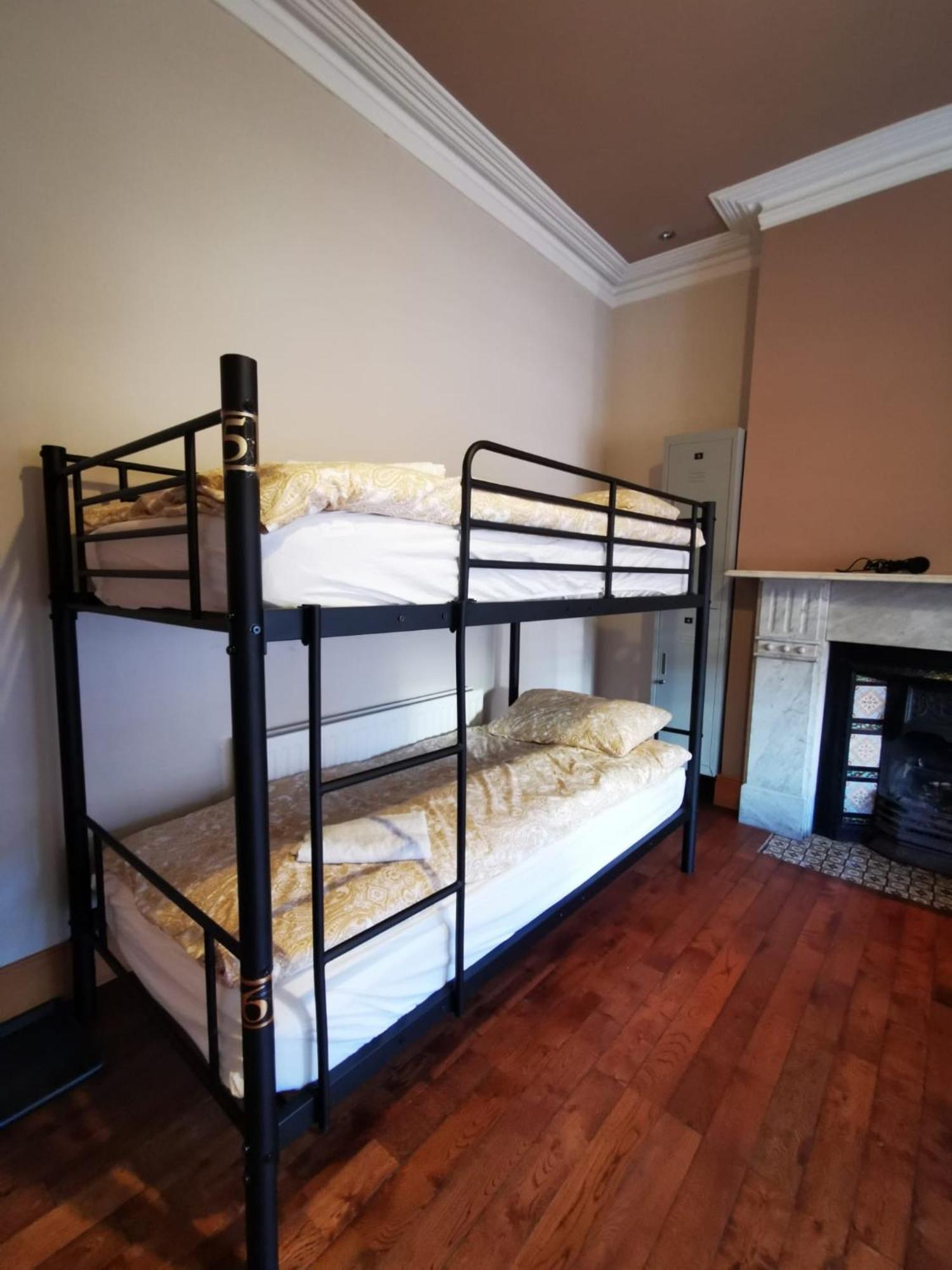 Gr8 Hostel At The Mount Белфаст Екстериор снимка