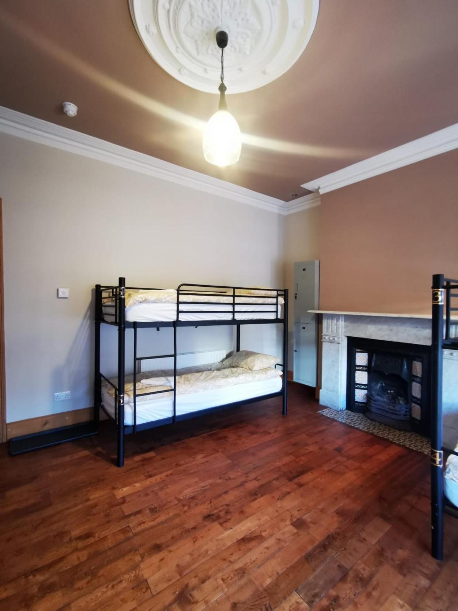 Gr8 Hostel At The Mount Белфаст Екстериор снимка