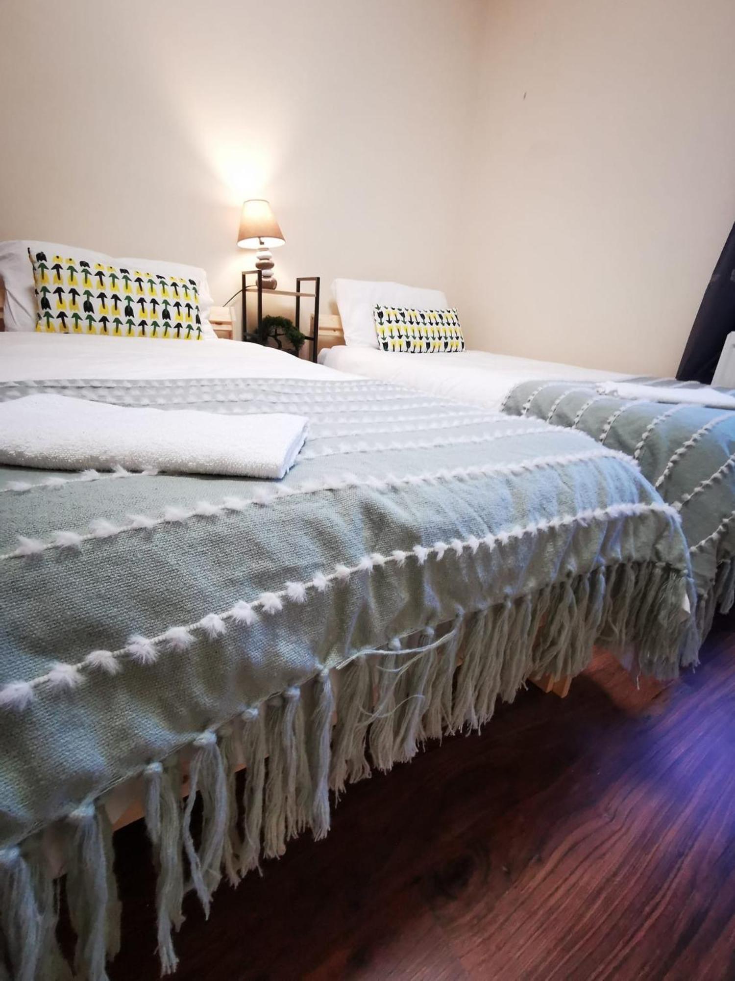 Gr8 Hostel At The Mount Белфаст Екстериор снимка