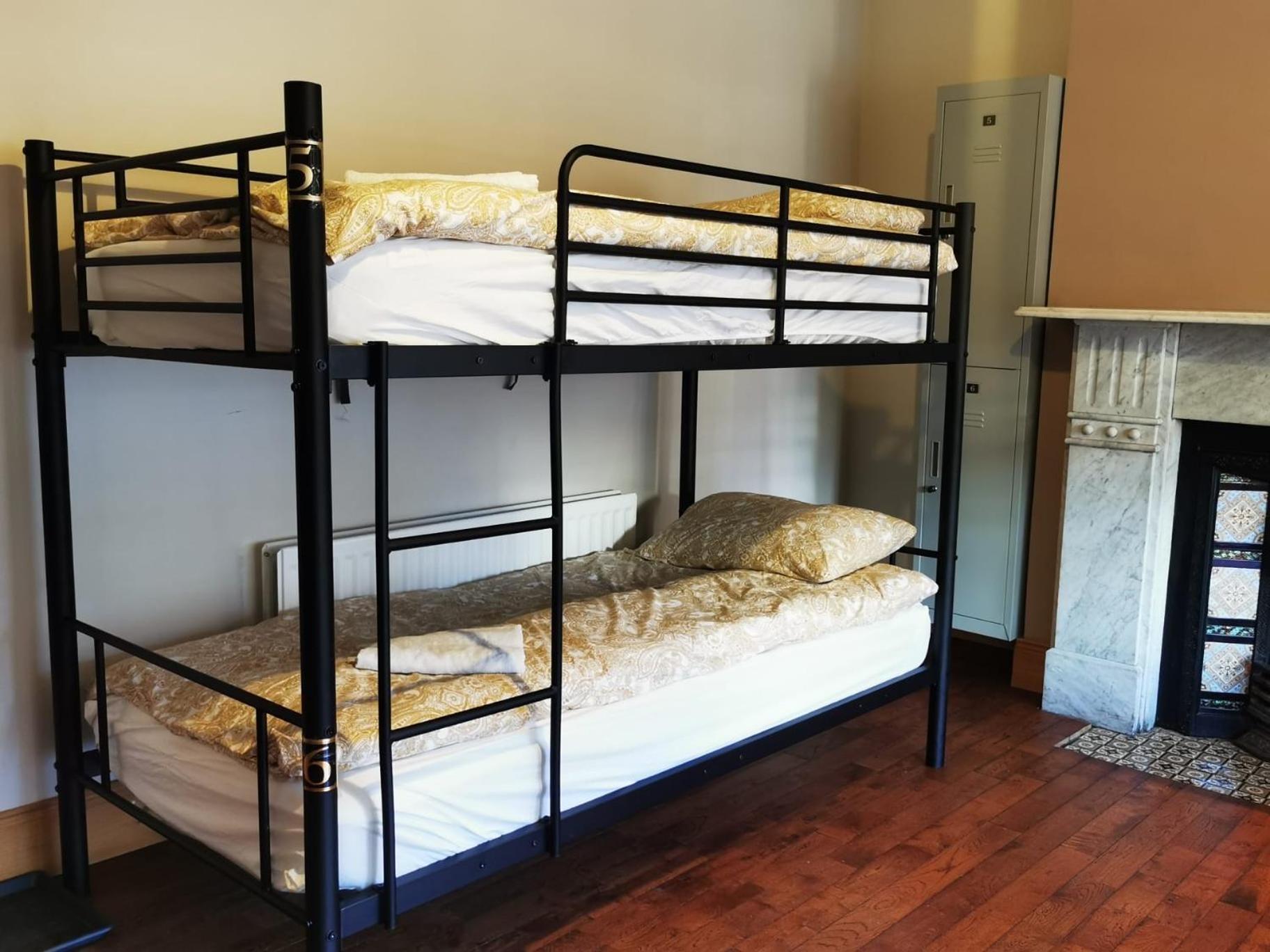 Gr8 Hostel At The Mount Белфаст Екстериор снимка