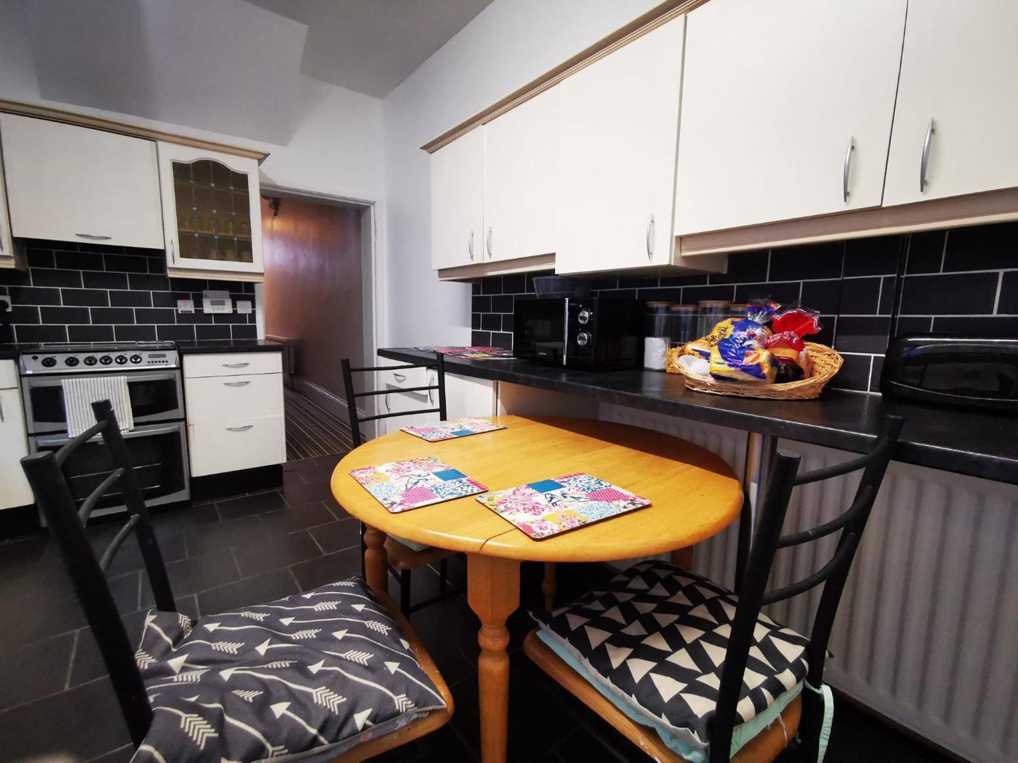 Gr8 Hostel At The Mount Белфаст Екстериор снимка