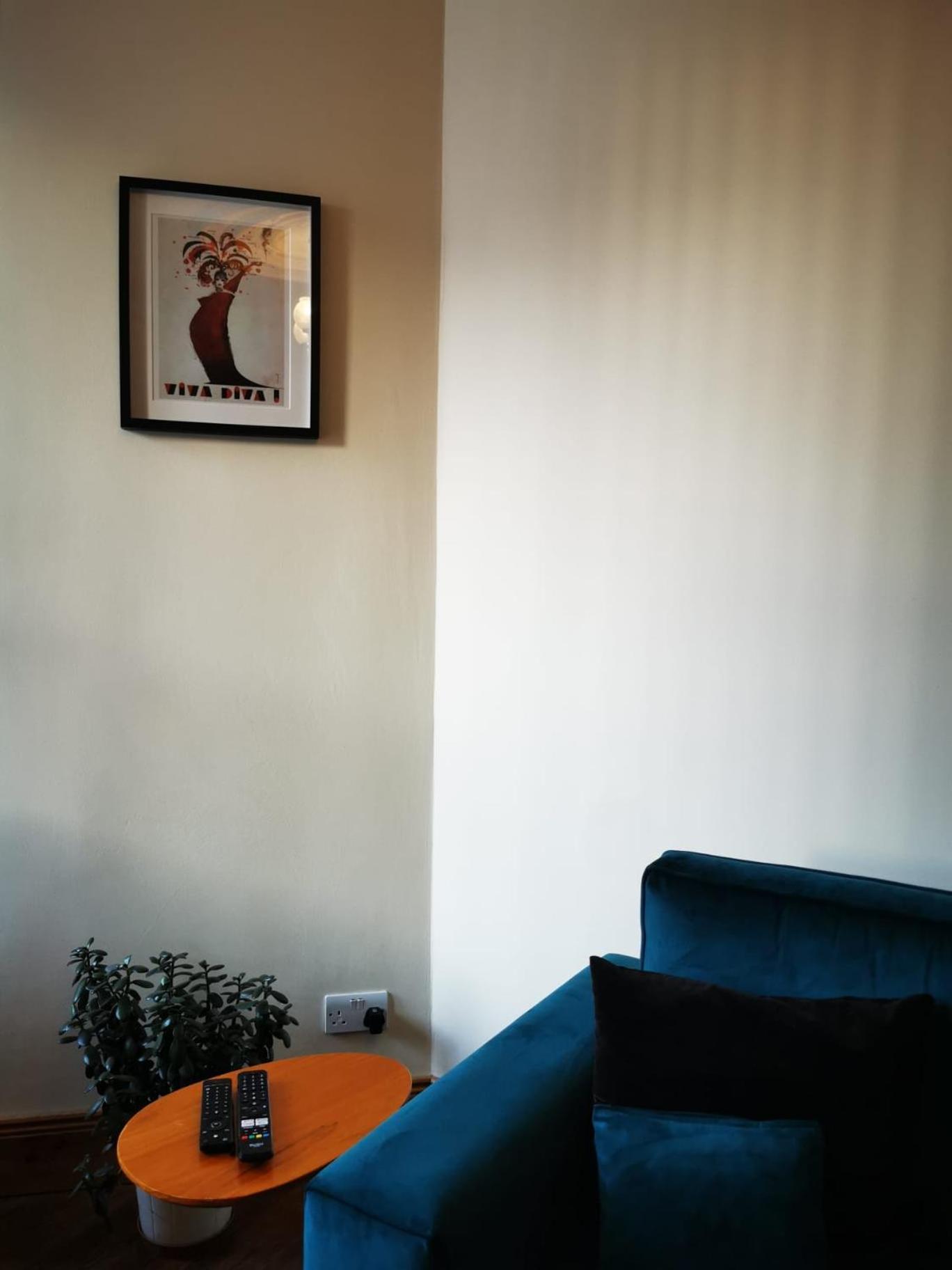 Gr8 Hostel At The Mount Белфаст Екстериор снимка